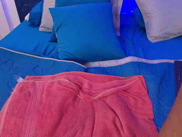 LilyRossi webcam