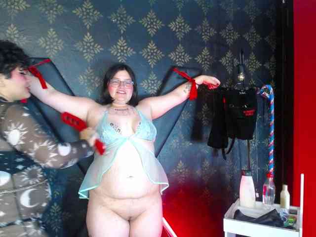 Milaanddalia webcam