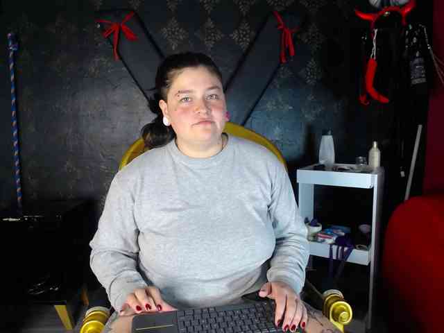 Milaanddalia webcam