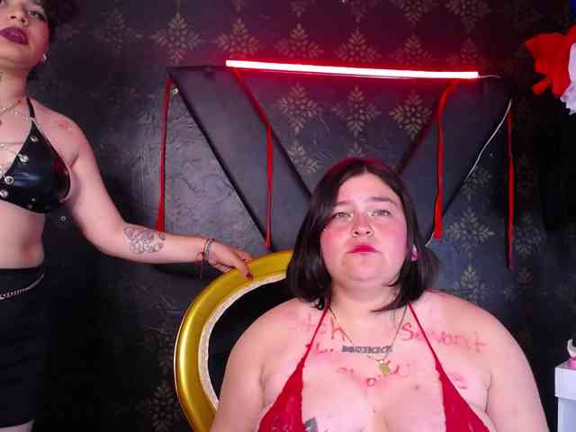 Milaanddalia webcam