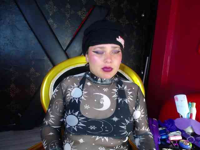 Milaanddalia webcam