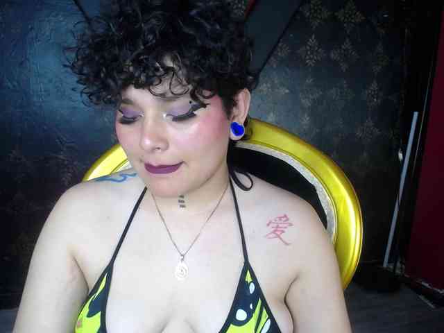Milaanddalia webcam