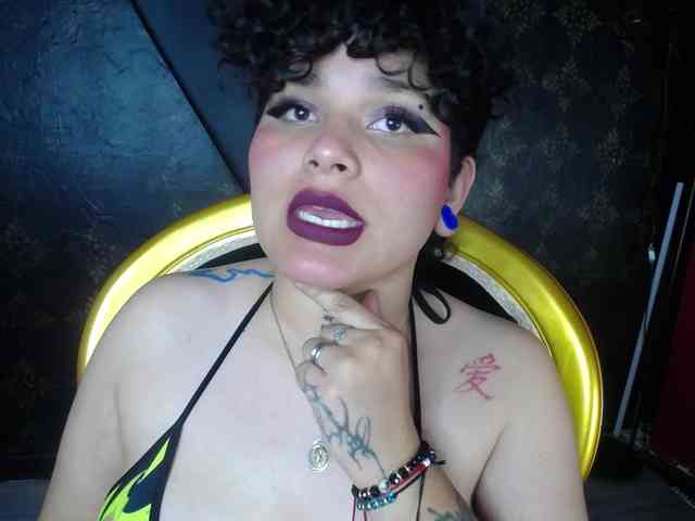 Milaanddalia webcam