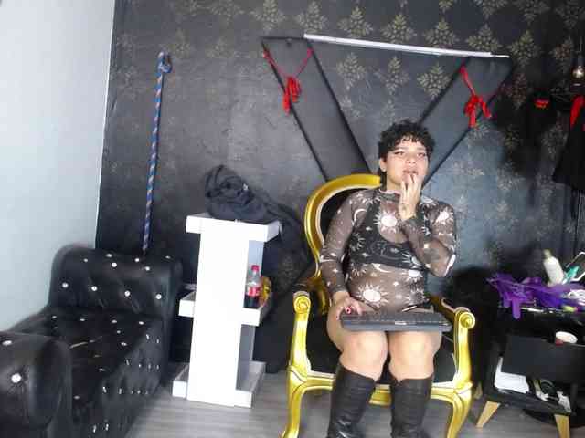 Milaanddalia webcam