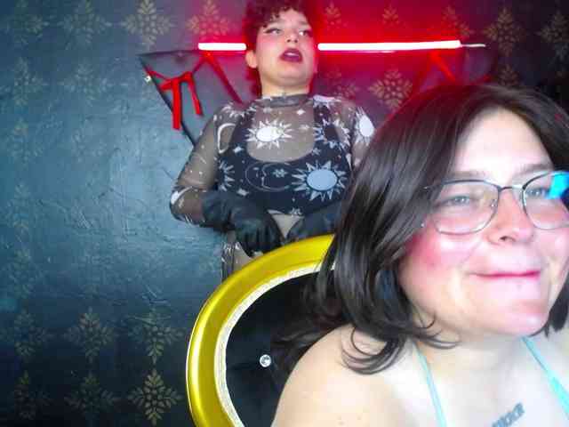 Milaanddalia webcam
