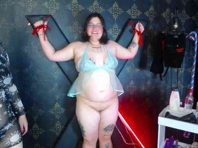 Milaanddalia webcam