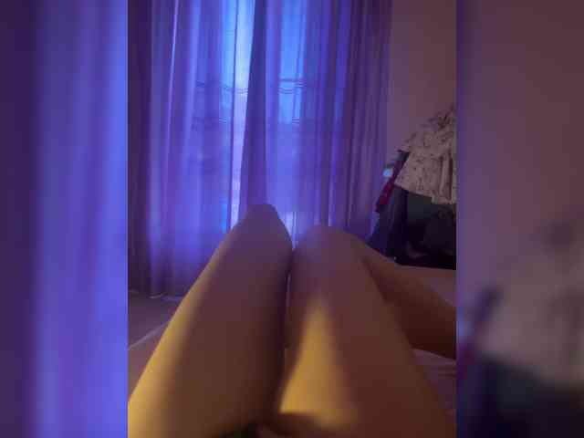 Amelia-Elly webcam