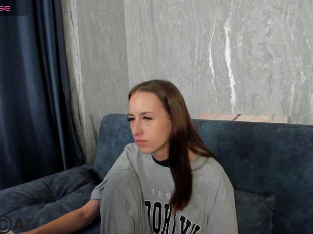  Emilia-Wayne chat room