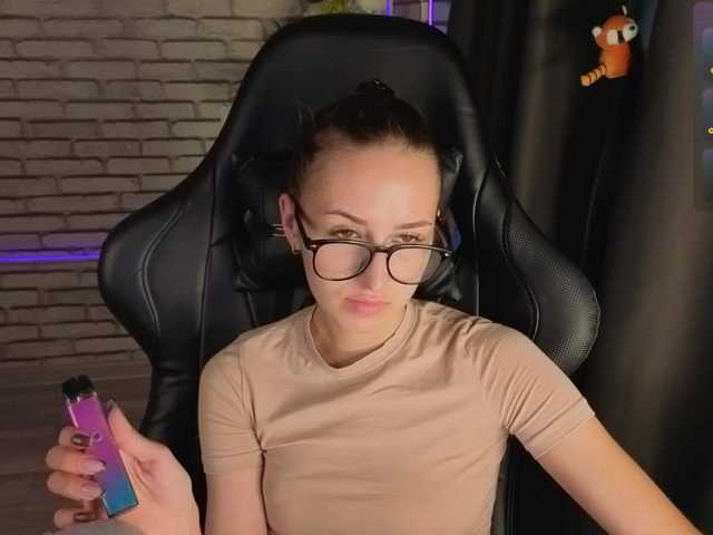  Emilia-Wayne chat room