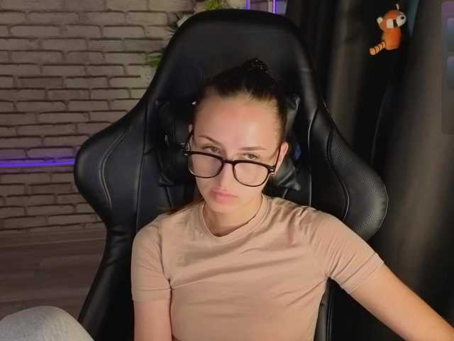  Emilia-Wayne chat room