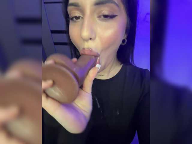 Blackqyeen's BongaCams show and profile