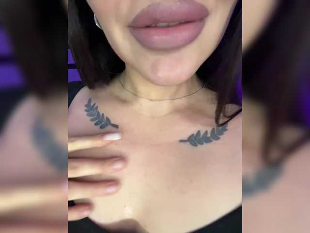 Blackqyeen's BongaCams show and profile