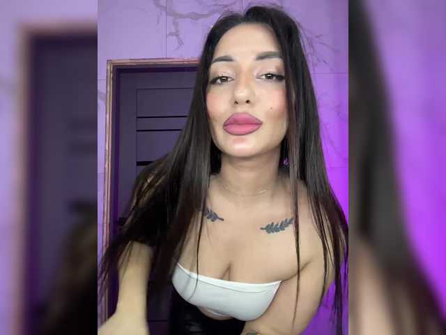 Blackqyeen's BongaCams show and profile