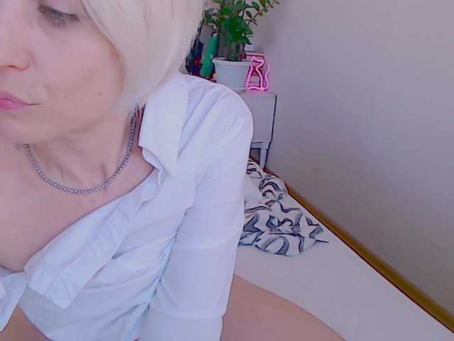 KISANA's BongaCams show and profile