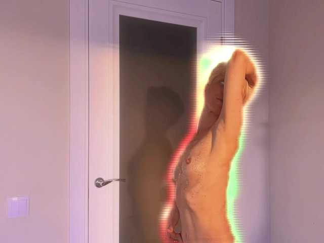 KISANA's BongaCams show and profile