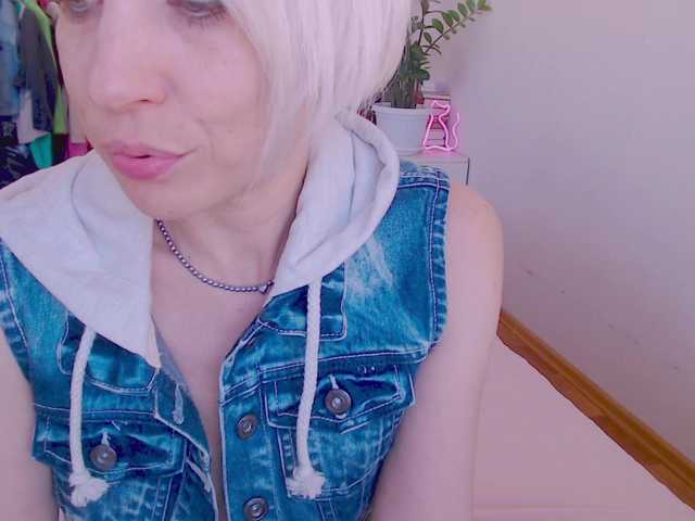 KISANA's BongaCams show and profile