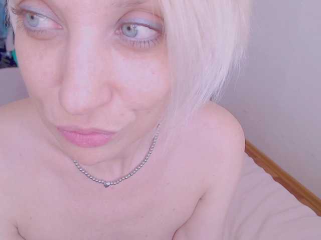 KISANA's BongaCams show and profile