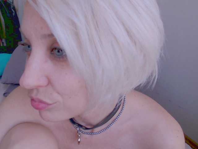 KISANA's BongaCams show and profile