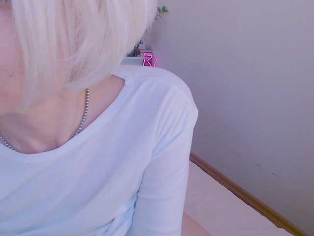 KISANA's BongaCams show and profile