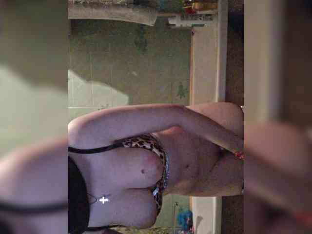 Oleg2203q Live Webcam on BongaCams