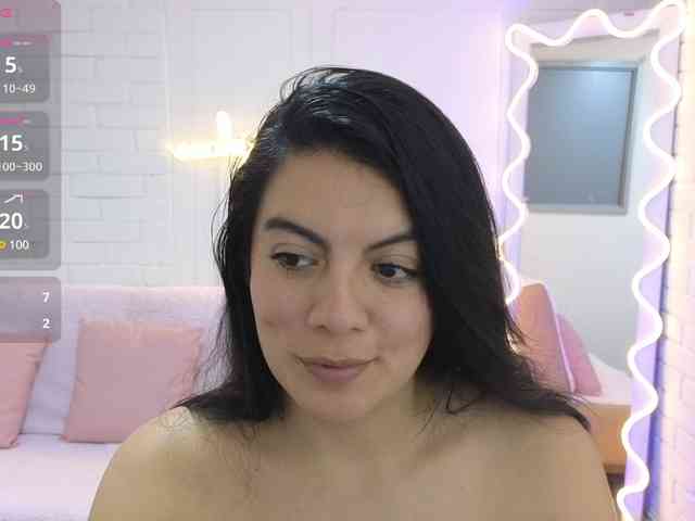 Coraline-tay webcam