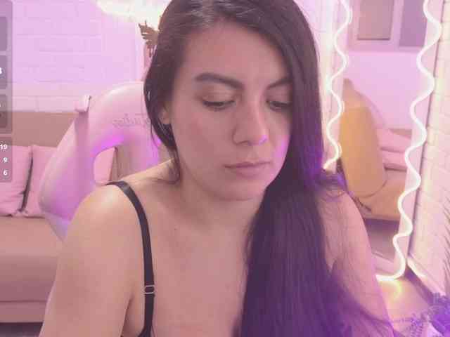 Coraline-tay webcam
