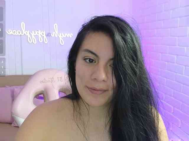 Coraline-tay webcam