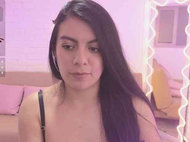 Coraline-tay webcam