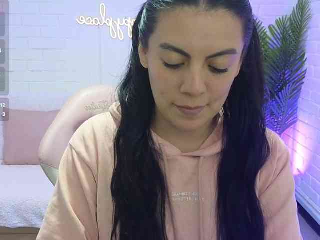 Coraline-tay webcam