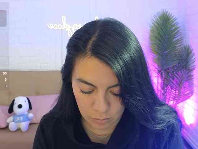 Coraline-tay webcam