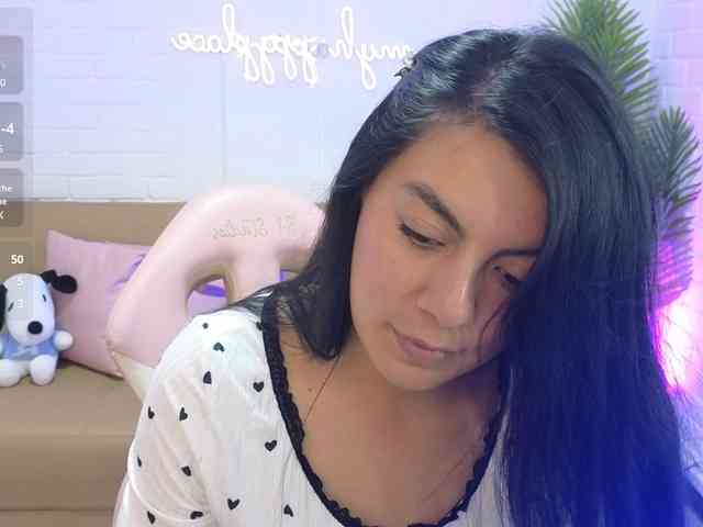 Coraline-tay webcam