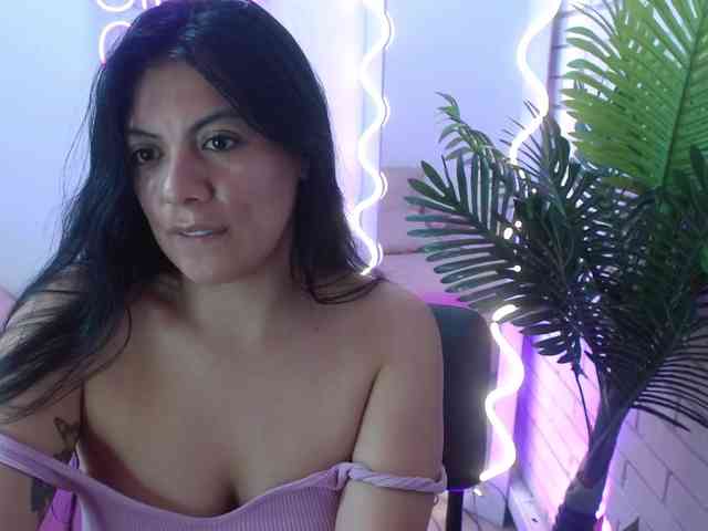 Coraline-tay webcam