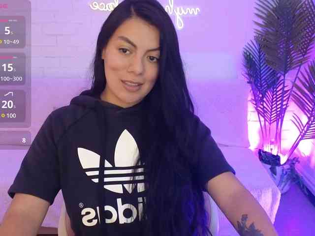 Coraline-tay webcam