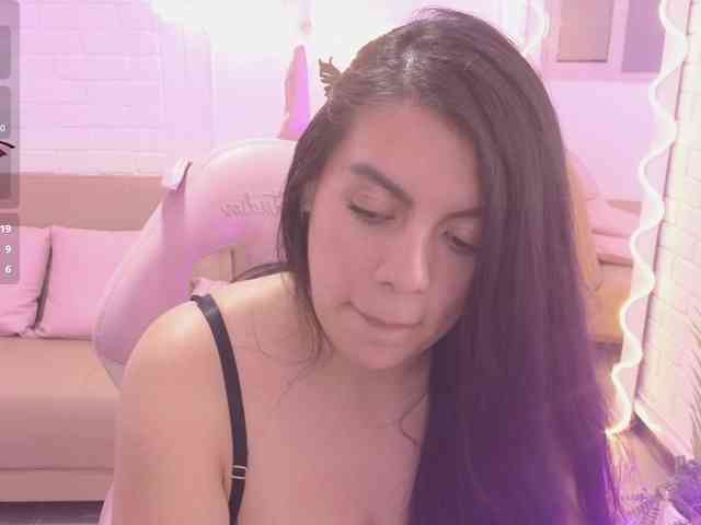 Coraline-tay webcam