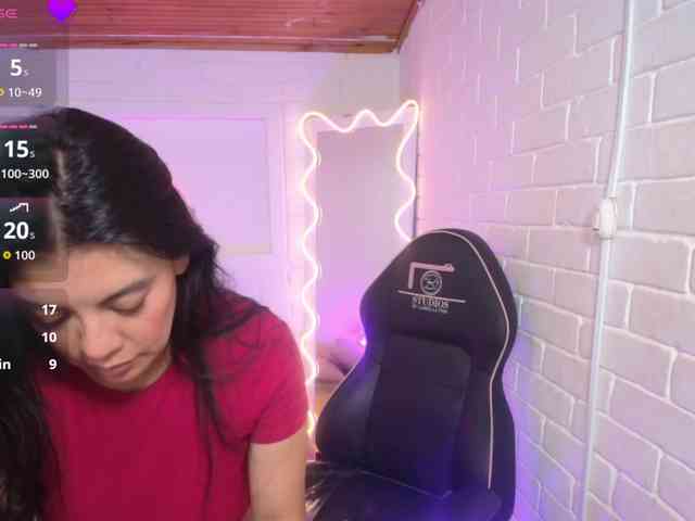 Coraline-tay webcam