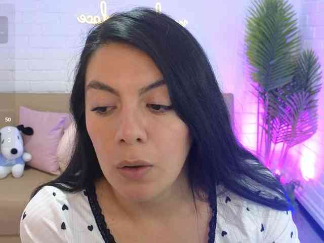 Coraline-tay webcam