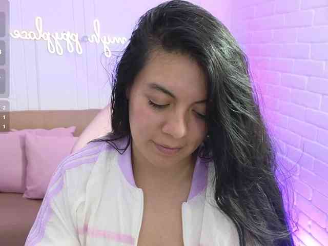 Coraline-tay webcam