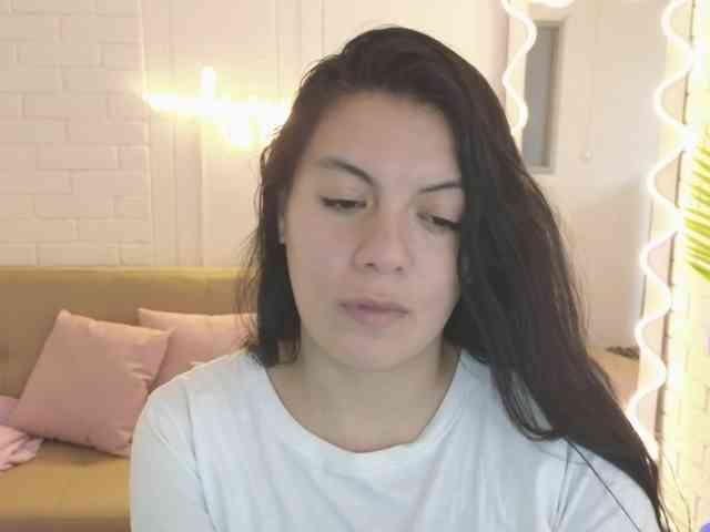 Coraline-tay webcam