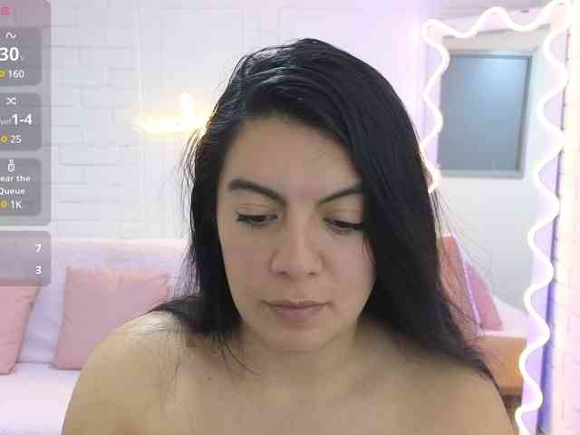 Coraline-tay webcam