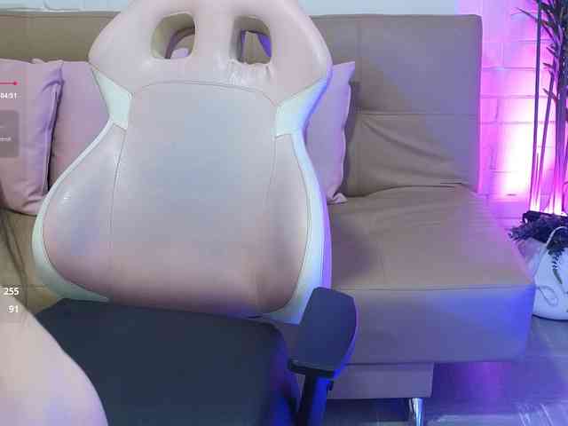 Coraline-tay webcam