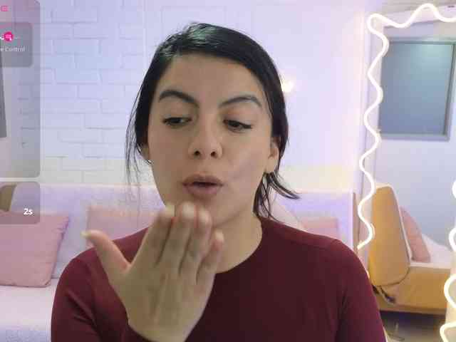 Coraline-tay webcam