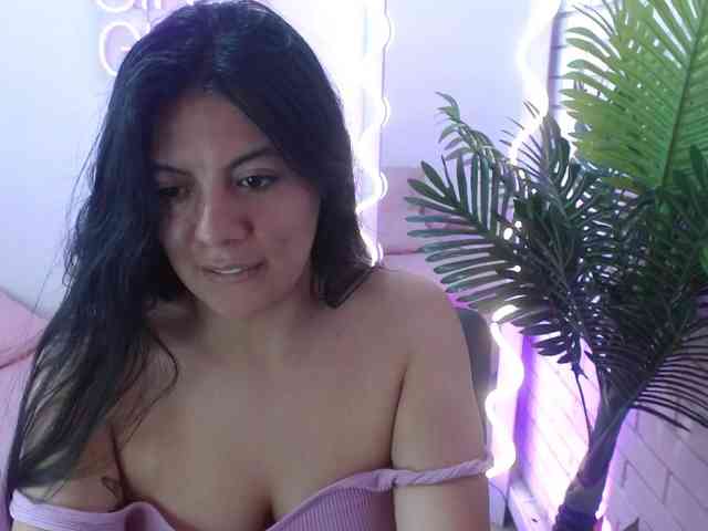 Coraline-tay webcam