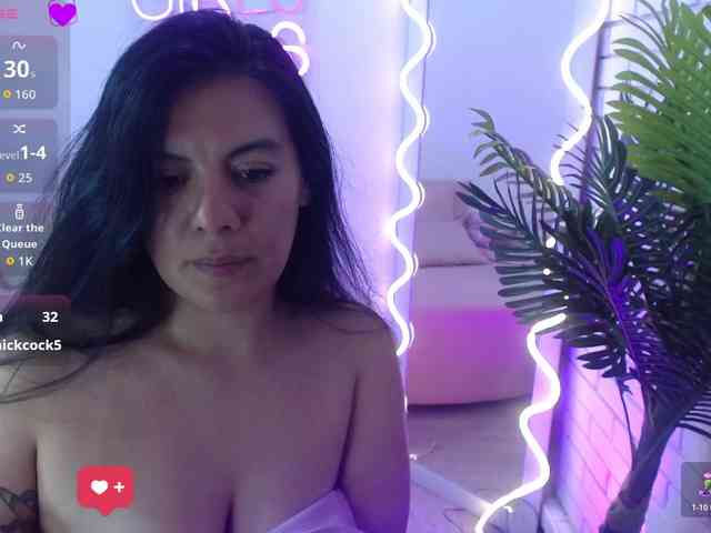 Coraline-tay webcam