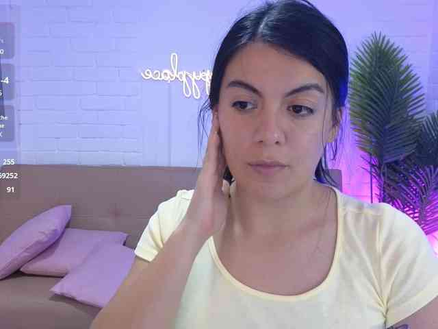 Coraline-tay webcam