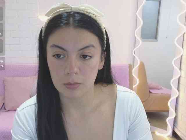 Coraline-tay webcam