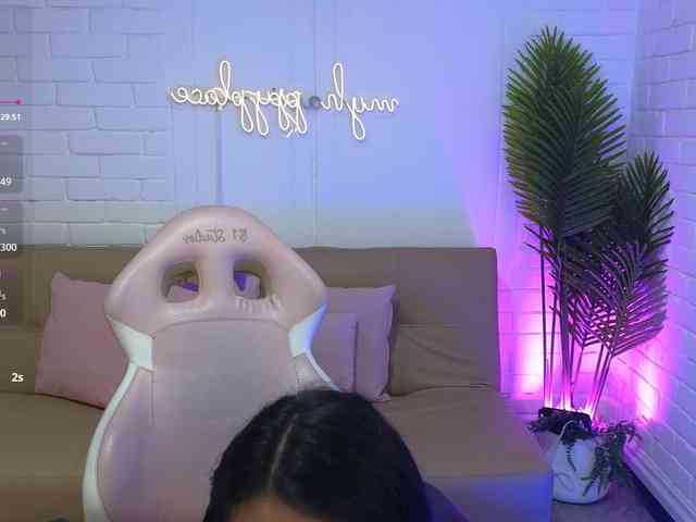 Coraline-tay webcam