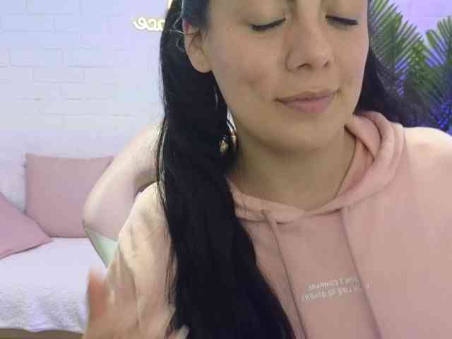 Coraline-tay webcam