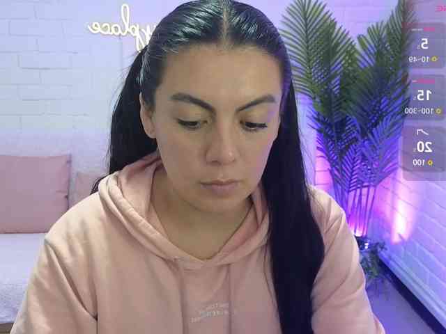 Coraline-tay webcam