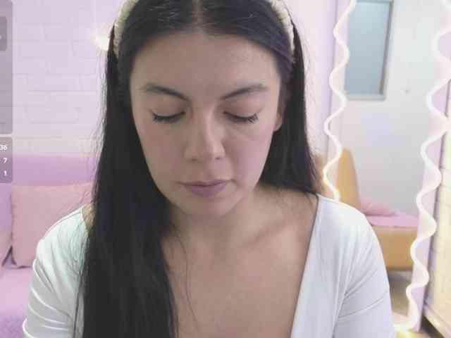 Coraline-tay webcam