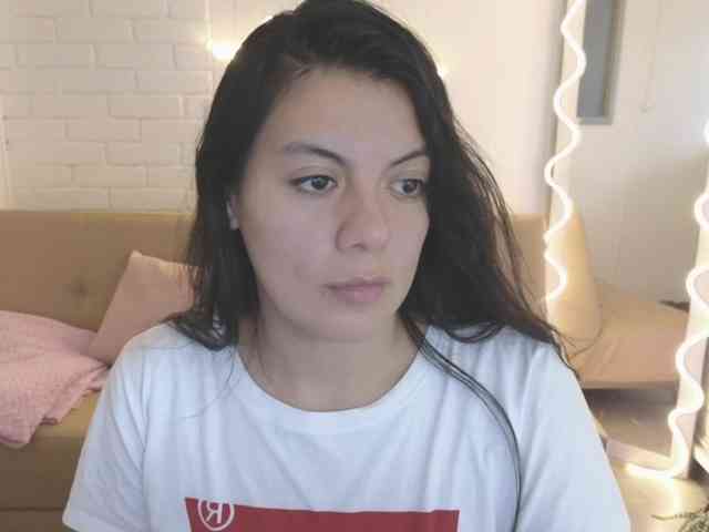 Coraline-tay webcam